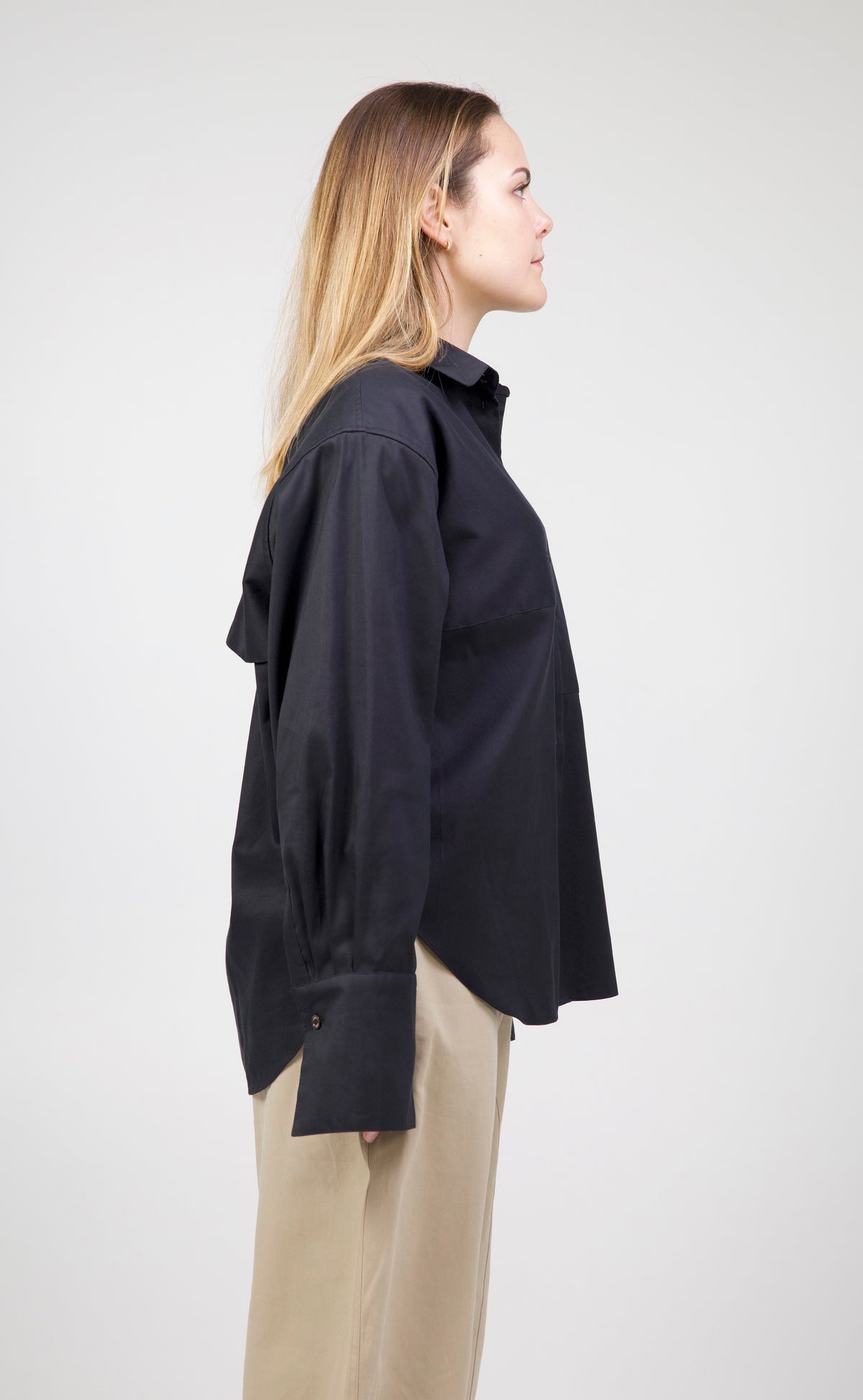 Black Storm shirt in profile, length and fullness of the oversized cut